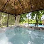 St Nikola With Jacuzzi And Private Swimming Pool *