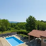 St Nikola With Jacuzzi And Private Swimming Pool ヴィラ Ružići