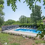 St Nikola With Jacuzzi And Private Swimming Pool
