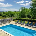 St Nikola With Jacuzzi And Private Swimming Pool ヴィラ *