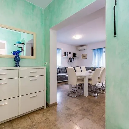Villa St Nikola With Jacuzzi And Private Swimming Pool