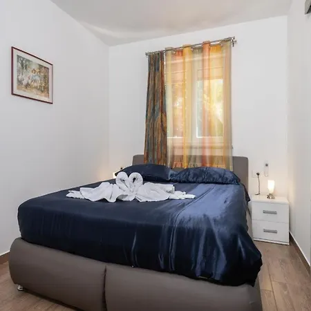 Villa St Nikola With Jacuzzi And Private Swimming Pool