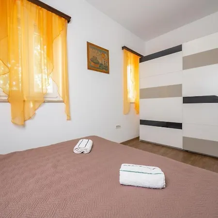 Villa St Nikola With Jacuzzi And Private Swimming Pool Villa *