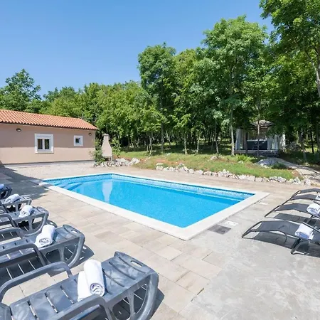 Villa St Nikola With Jacuzzi And Private Swimming Pool