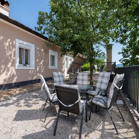 St Nikola With Jacuzzi And Private Swimming Pool Ružići
