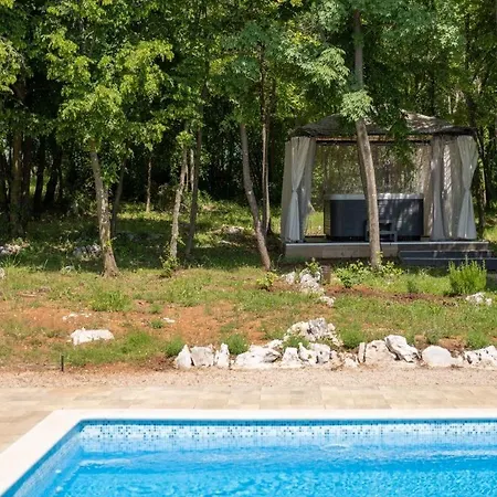 Villa St Nikola With Jacuzzi And Private Swimming Pool